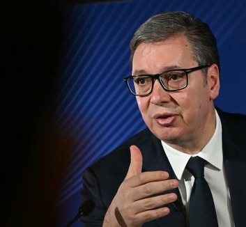 Vučić és Macut húsvéti köszöntője - illusztráció