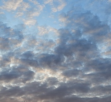 Változóan felhős idő várható, a hőmérséklet eléri a 24 fokot - illusztráció