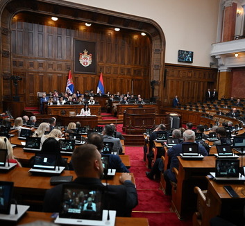 Negyven napirendi pontról tárgyal a szerb parlament - illusztráció