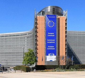 Európai Bizottság: Nincs döntés a Szerbiának szánt uniós források befagyasztásáról - illusztráció