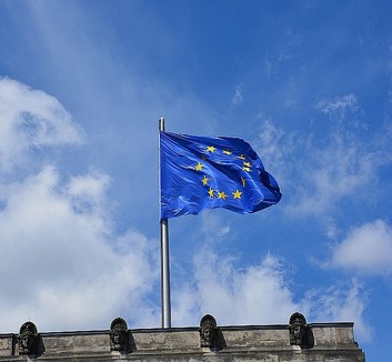 Megosztott a szerbiai közvélemény az EU-tagság kérdésében - illusztráció