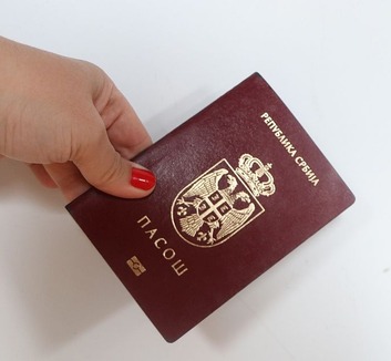 Drágább lett az új, burgundi színű szerbiai útlevél kiállítása - illusztráció
