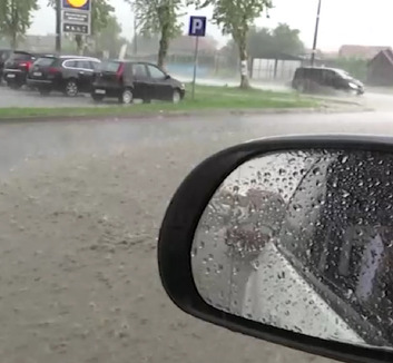 Jégesővel kísért viharok söpörtek végig Szerbián és a térségen - illusztráció
