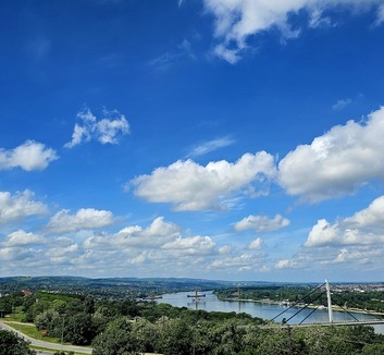 Napos, meleg idő várható, helyenként záporokkal - illusztráció