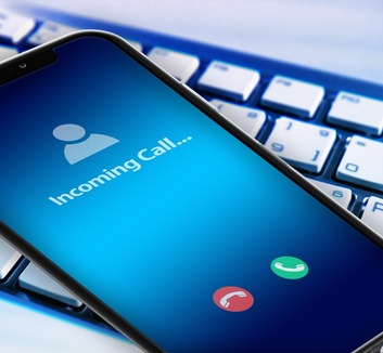 Telefonos csalásokra figyelmeztet a belügyminisztérium - illusztráció