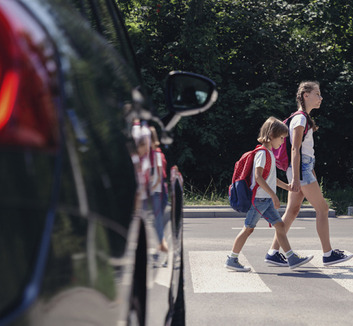 A nyári szünidő kezdetén óvatosságra int a közlekedési rendőrség - illusztráció