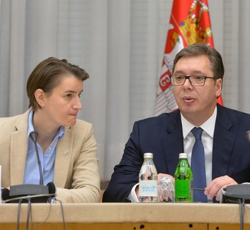 A szerb elnök lemondása esetén ideiglenesen Ana Brnabić venné át az államfői tisztséget - illusztráció