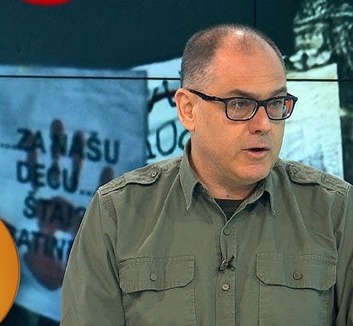 Újabb fordulat a „hangágyú” ügyében: Házkutatást tartanak Aleksandar Radić katonai elemzőnél - illusztráció