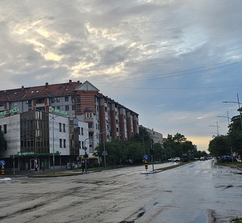 Változóan felhős, záporokkal és zivatarokkal érkezik a lehűlés, legfeljebb 35 fok várható - illusztráció