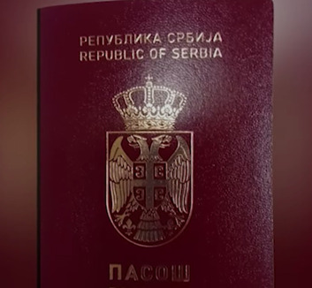 Megkezdődött az új, burgundi vörös útlevelek kiadása - illusztráció