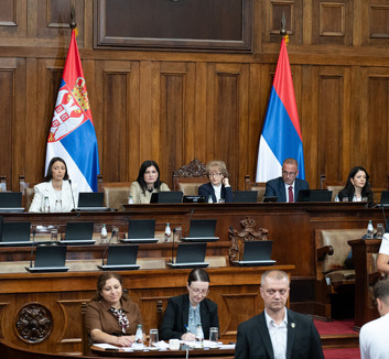 Folytatódik a szerb parlament ülése: Megkezdték a a vitát a módosító javaslatokról - illusztráció