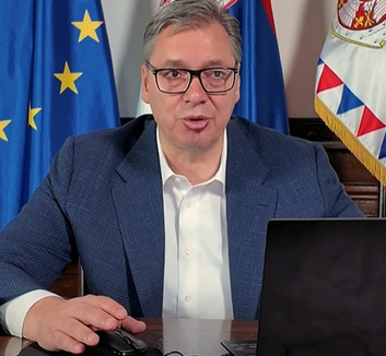 Vučić Párizsban vesz részt a Bastille-napi katonai parádén - illusztráció