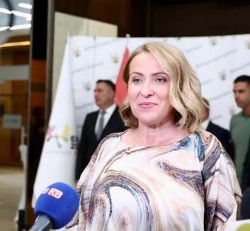 Paunović a koszovói etnikai tisztogatásról tett kijelentése miatt bocsánatot kért Vučićtól és Macuttól - illusztráció