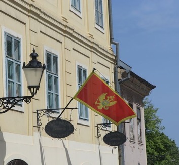 Montenegró is segít a szerbiai tüzek oltásában - illusztráció
