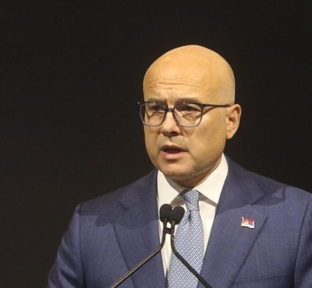 Kampánynyitó nagygyűlést szervez az SNS Újvidéken - illusztráció