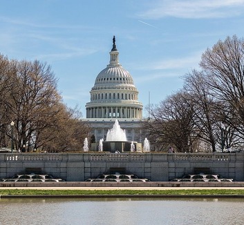 Amerikai kongresszusi képviselők szankciókat sürgetnek szerbiai tisztségviselőkkel szemben - illusztráció