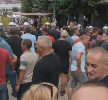 Feszültség és incidensek kísérték Vučić užicei nagygyűlését - illusztráció