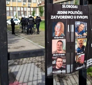 Újvidéki aktivisták: Az elnöki kegyelem Vučić politikai haszonszerzési kísérlete - illusztráció