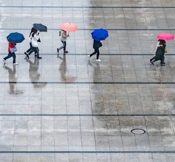 Hűvösebb és csapadékos lesz ma időjárásunk - illusztráció