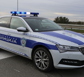 Több mint háromezer sofőrt büntettek meg egy hét alatt mobiltelefon-használat miatt - illusztráció