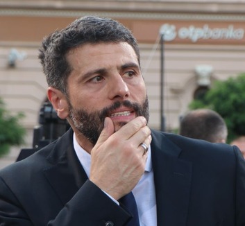 Ellentmondásos adatok Šapić fegyvereinek lefoglalásáról – az ügyészség vizsgálatot indított - illusztráció