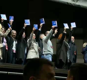 A mandátum a népé: Esküt tettek az Egyetemista Lista jelöltjei - illusztráció