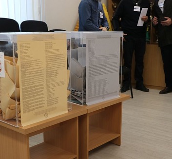 Több mint 16 ezer megfigyelő követi a vasárnapi választásokat - illusztráció