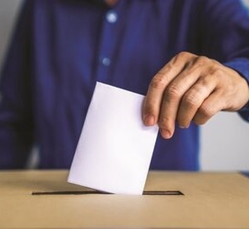 Előrehozott parlamenti választást tartanak ma Szerbiában - illusztráció