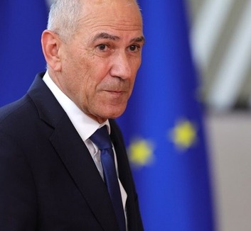 Janša a volt jugoszláv iratok átadásához kötné Szerbia uniós előrelépését - illusztráció
