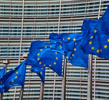 EU: Rendezett hatalomátadásra van szükség Szerbiában az ország előtt álló kihívások kezelése érdekében - illusztráció