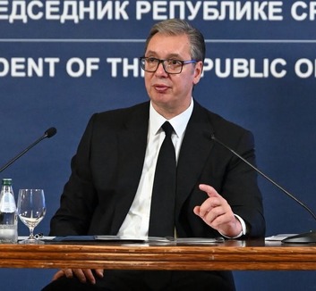 Vučić: Az elmúlt 72 órában nyílt terror zajlik Szerbia utcáin - illusztráció