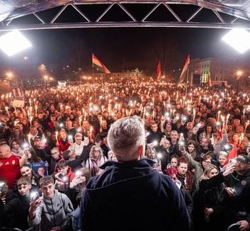 Peter Mađar: Zemlja je pred važnom odlukom - illusztráció