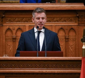 Peter Mađar: Tisina vlada biće sluga nacije, a ne premijera - illusztráció