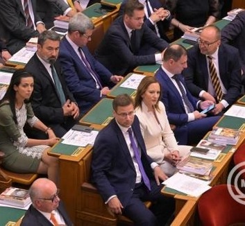 Fides bi  rezolucijom odbacio migracioni pakt - illusztráció