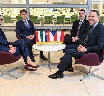 Anita Orban razgovarala sa predstavnicima zemalja Višegradske grupe - illusztráció