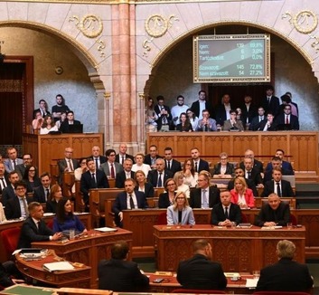 Parlament usvojio sedamnaestu izmenu Ustava Mađarske - illusztráció