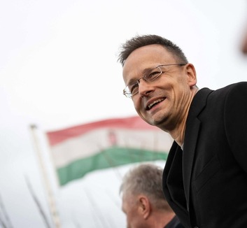 Peter Sijarto podneo ostavku na poslanički mandat i prelazi u BYD - illusztráció