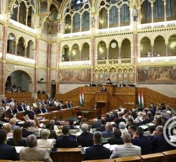 Peter Mađar: Od januara najniža starosna penzija biće 120.000 forinti - illusztráció
