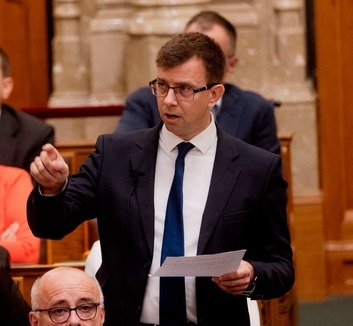 Poslanička grupa Fidesa obratiće se Ustavnom sudu zbog Nacionalne kancelarije za povraćaj i zaštitu imovine - illusztráció