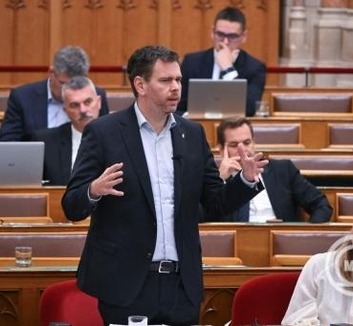 David Vitezi: Imovina vredna 100 milijardi forinti vraćena državi - illusztráció