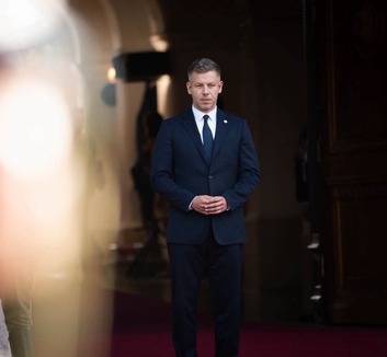 Zamenik vrhovnog tužioca predložio ukidanje imuniteta i premijeru Peteru Mađaru - illusztráció