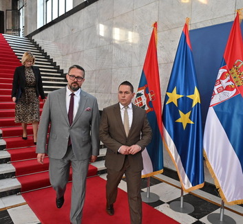 Átadták a vajdasági nemzeti tanácsok tevékenységének társfinanszírozásáról szóló szerződéseket - illusztráció