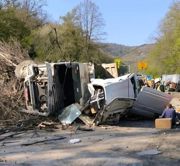 Kamionnal ütközött egy kombi az Ürögi hágón, a jármű totálkáros lett - illusztráció