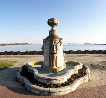 Megkezdték a palicsi szecessziós Emlékkút felújítását - illusztráció