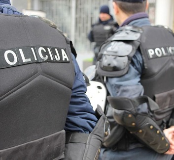 Újvidék: Fegyelmi eljárás indult két rendőr ellen - illusztráció