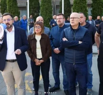 Tiltakozás az újvidéki rendőrség előtt a pénteki incidens miatt - illusztráció