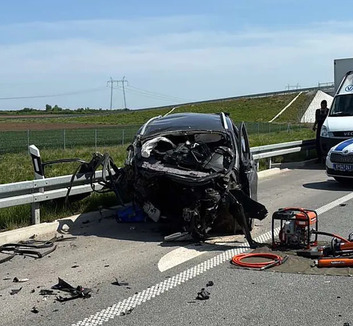 Három halott a Šabac–Ruma autópályán Herkócánál, szembe hajtó sofőr okozta a balesetet - illusztráció