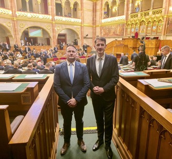 Pásztor és Fremond is részt vett az Országgyűlés alakuló ülésén - illusztráció