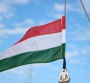 Fremond: A magyar zászló felgyújtása elfogadhatatlan cselekedet - illusztráció