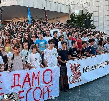 Utolsó óra a Zmaj megmentéséért – tiltakozás Újvidéken - illusztráció